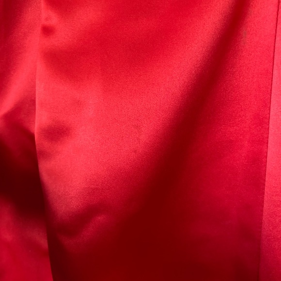 ✨ HOLIDAY SALE! Vibrant Red Strapless Gown - Picture 6 of 6